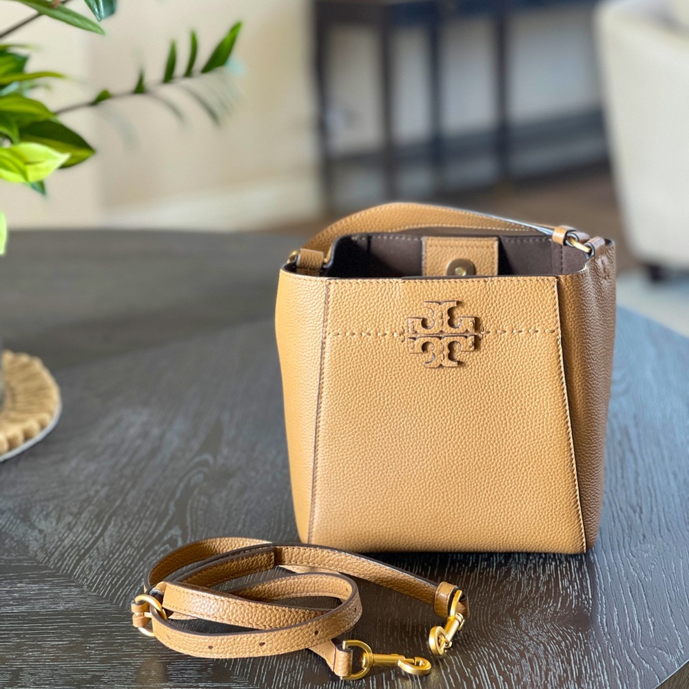 Tory Burch Small McGraw Bucket Bag – Tan Leather – Classic & Chic 🤎